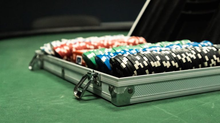 High-Stakes Entertainment: Exploring the Allure of Poker Chips Set